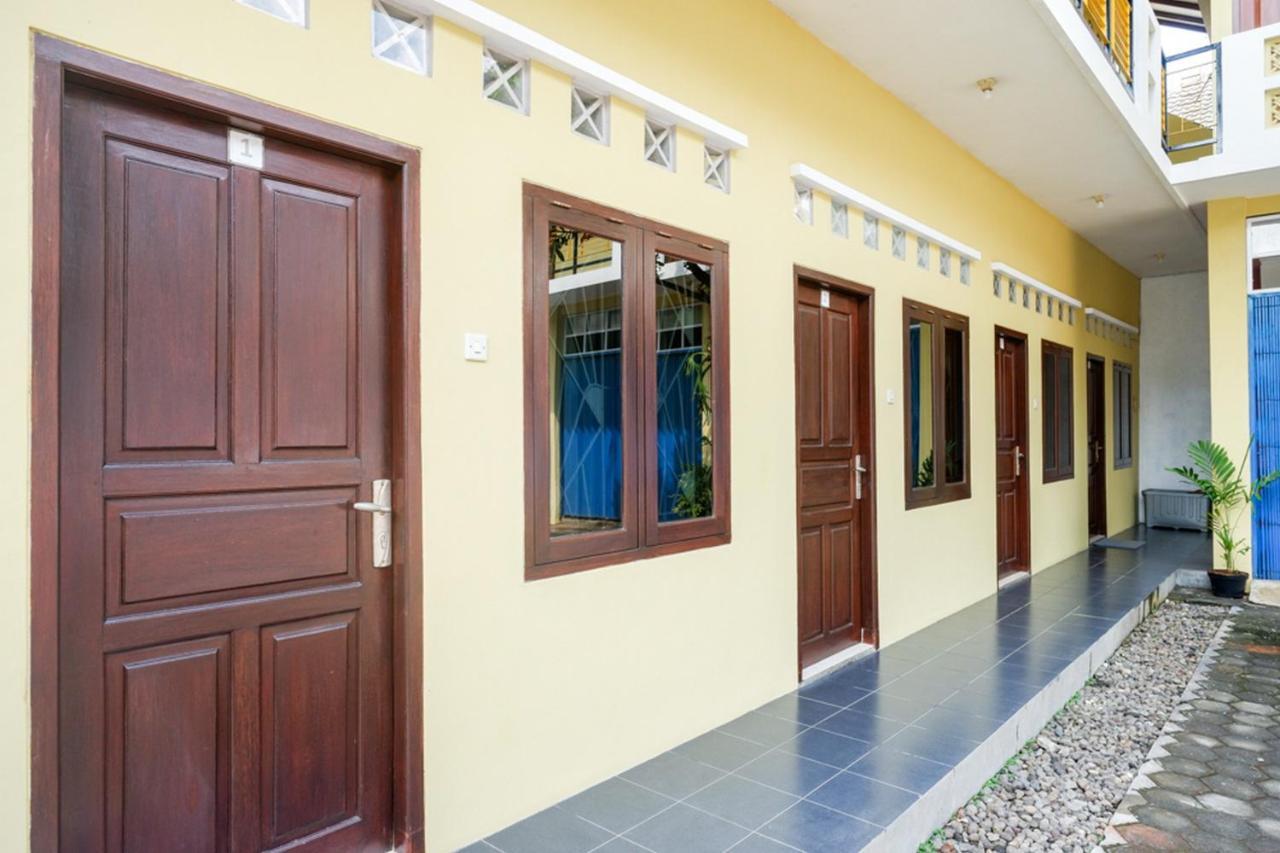 Reddoorz Syariah Near Exit Tol Krapyak Semarang Hotel Exterior photo